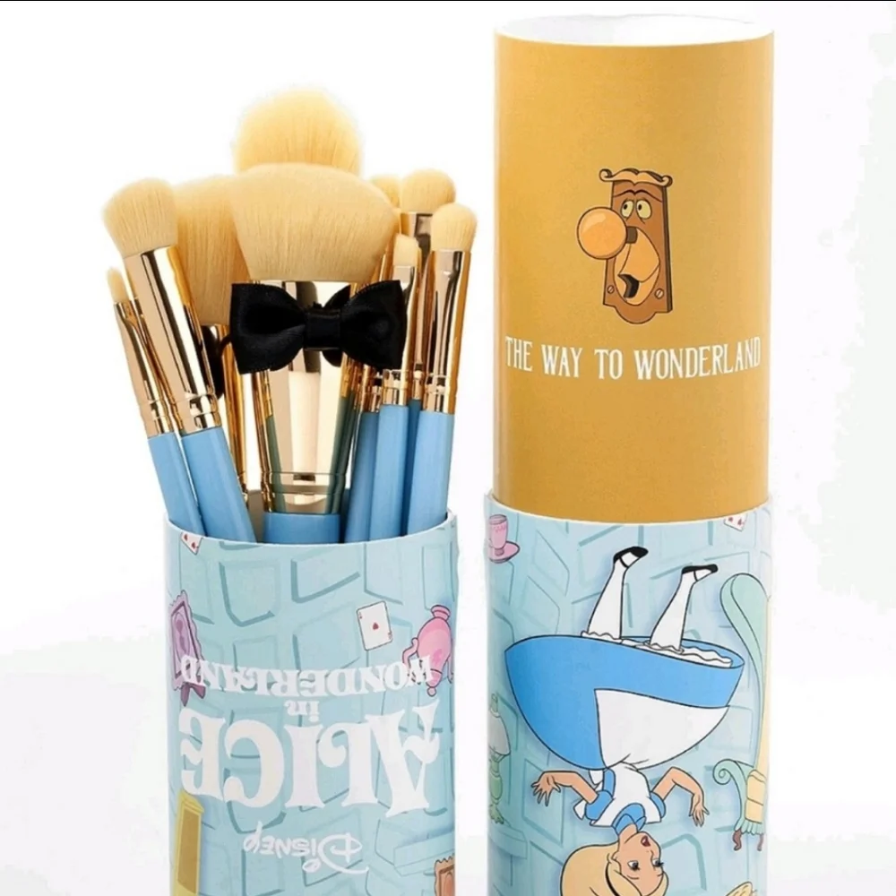 Alice in Wonderland 10 Piece Brush Set - Picture 3 of 16